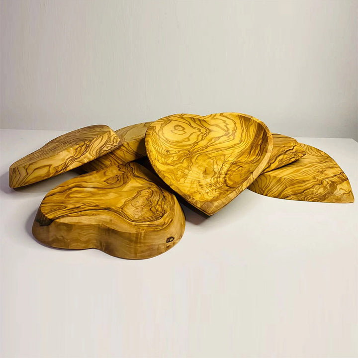 Olive Wood Heart Rolling Tray - PILOTDIARY