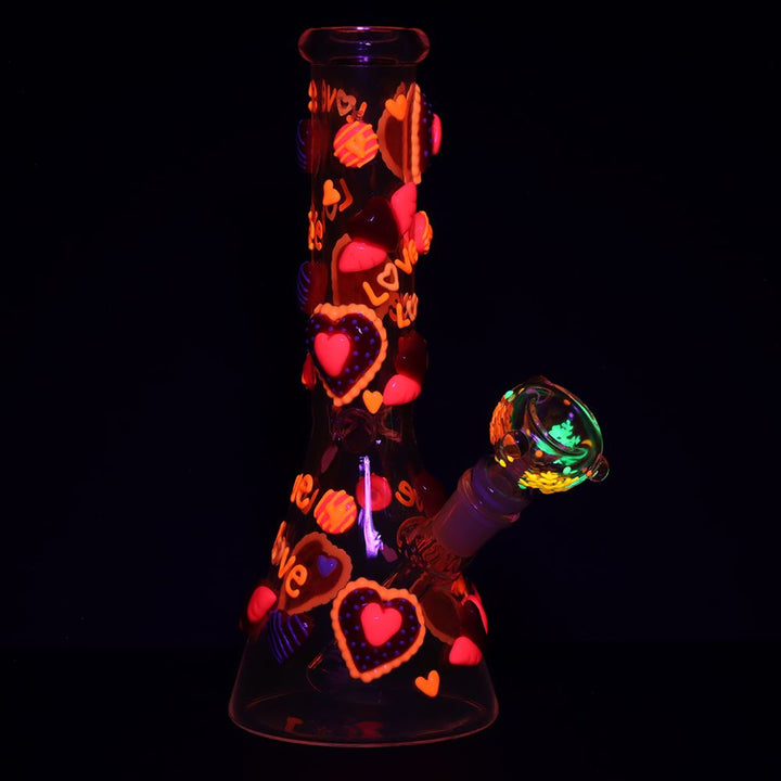 Hearts Beaker Bong - Glow-in-the-Dark Effect